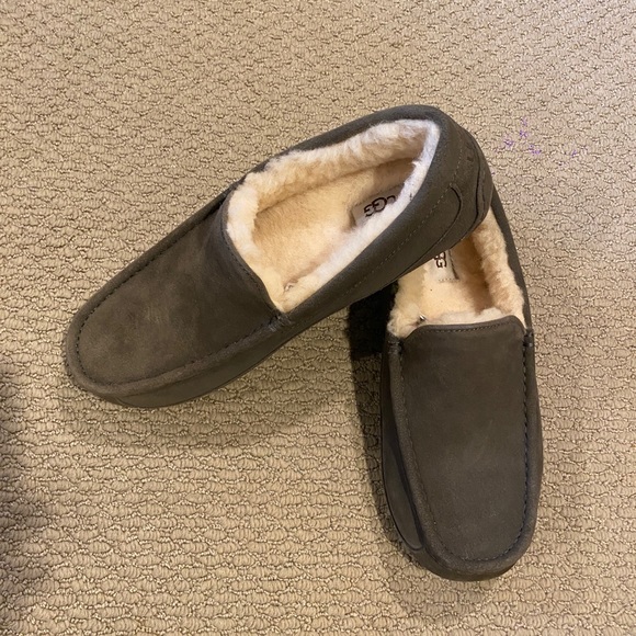 Ugg men's Ascot slipper US size 10. Burnt Olive Color - Picture 3 of 9